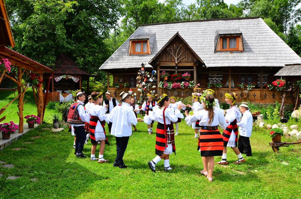 Pensiunea Rustic Oncesti Luaran gambar