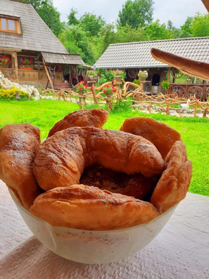 Pensiunea Rustic Oncesti Luaran gambar